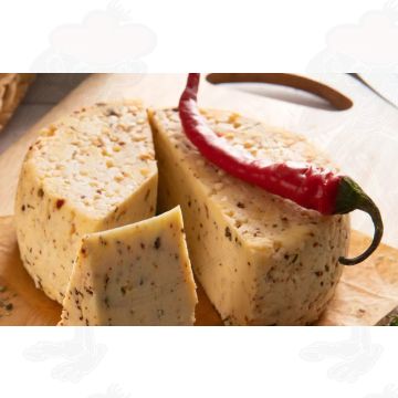 Coombe Castle Fiery Spice – Spicy Cheddar with Chilli and Paprika
