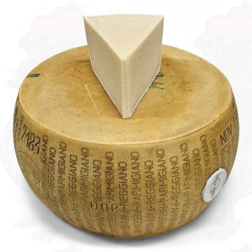Parmigiano Reggiano D.O.P. - 24 months | 1,75 kg / 3,9 lbs - WEDGE 1/16