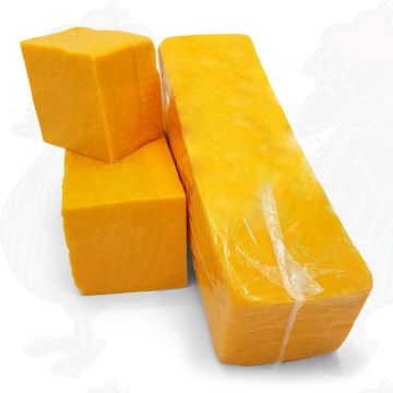 Red Cheddar cheese - Mild |  Block of 2,5 kilo / 5.5 lbs