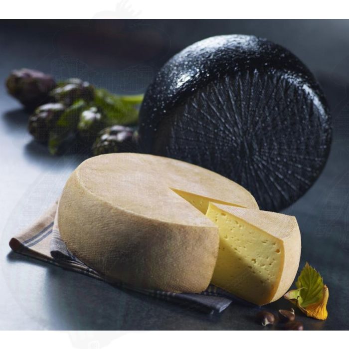Tomme des Pyrénées main product photo