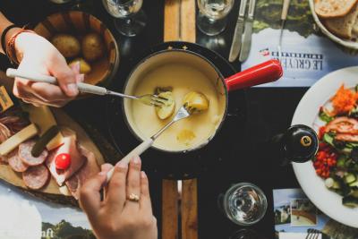 Best cheeses for melting: from fondue to grilled dishes